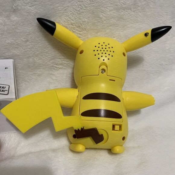 Pokémon Pikachu Train and Play Deluxe Interactive Action Figure 2023 - Picture 4 of 7